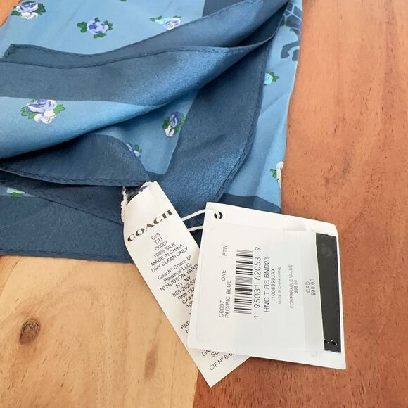 NWT Coach Horse And Carriage Tea Rose Print Silk Bandana - Picture 4 of 5